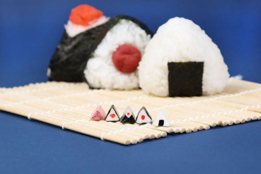 見た目はおにぎり！味はフルーツ⁈　初挑戦の“正三角形”キャンディ　PAPABUBBLEのアーティシリーズ第三弾　6月18日より発売