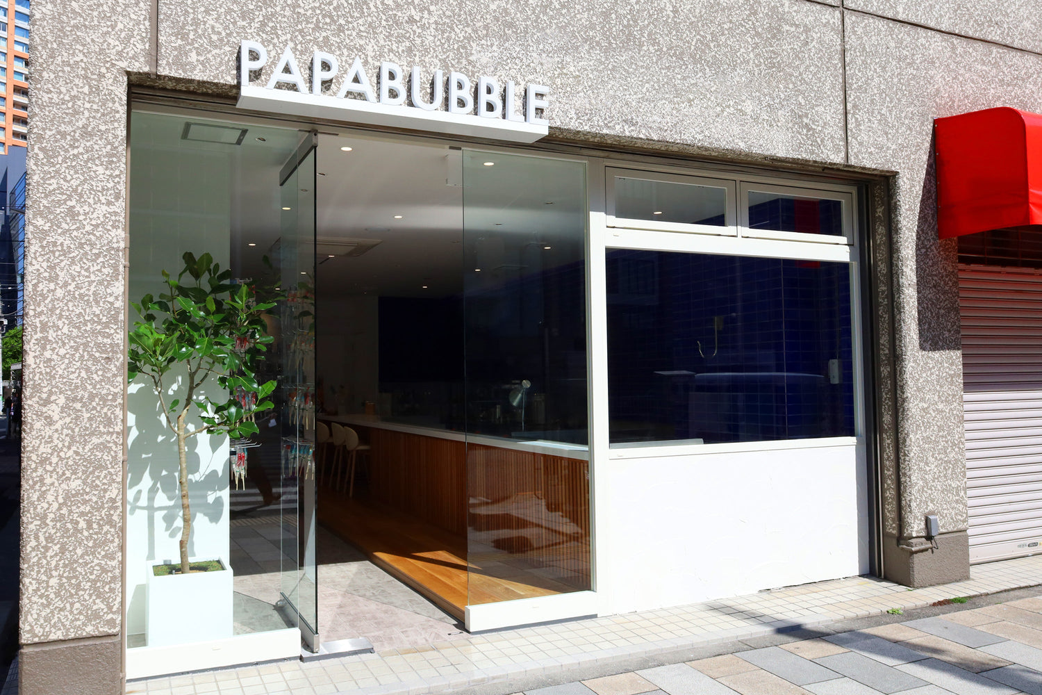 日常の延長に、少し特別な寄り道を。“帰りに寄りたくなる一軒”が渋谷青山に誕生　PAPABUBBLE渋谷青山店　4月17日オープン