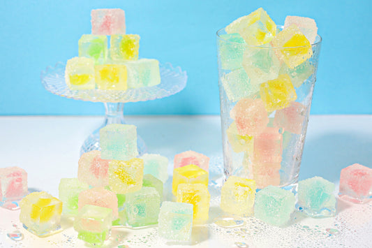 本物の氷のような、目も舌も爽やかな気分になれるワクワクキャンディ　ソーダに入れて溶かしながら食べるのもおすすめ　PAPABUBBLE 氷キャンディ　7月11日より発売